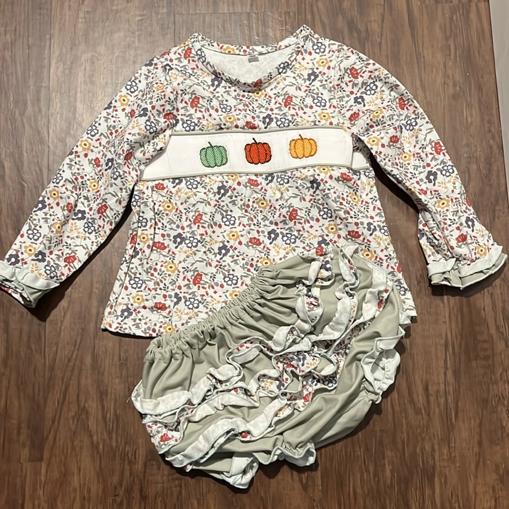 18M Girls Smocked Pumpkin Bloomer Set